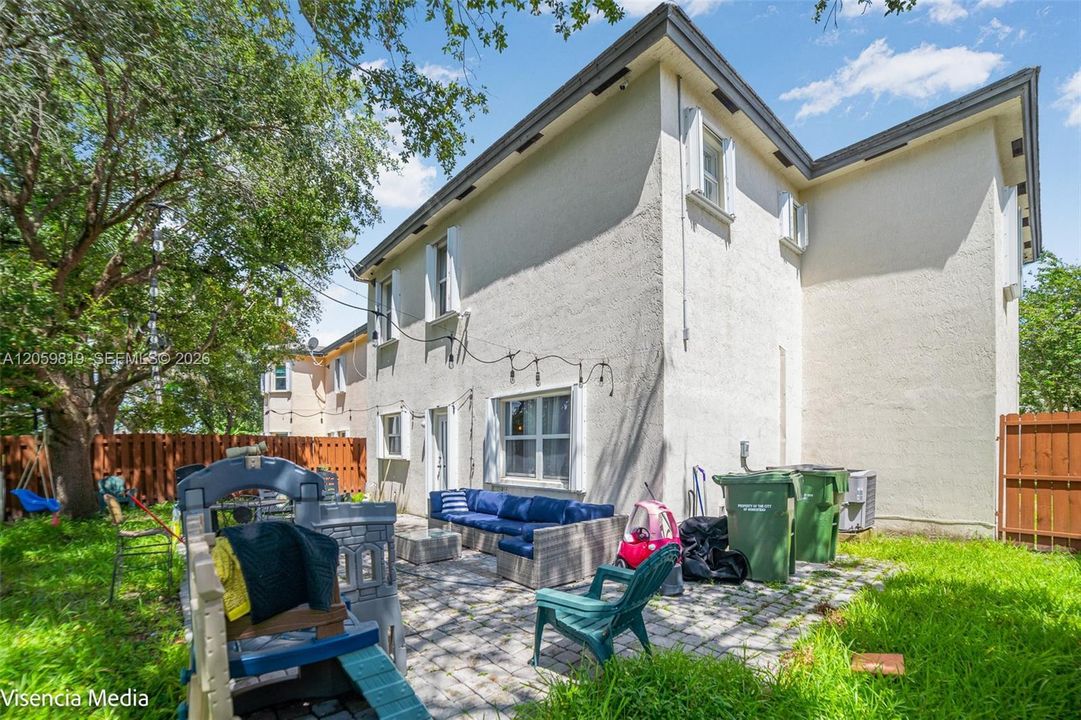 В аренду: $3,000 (3 спален, 2 ванн, 2336 Квадратных фут)