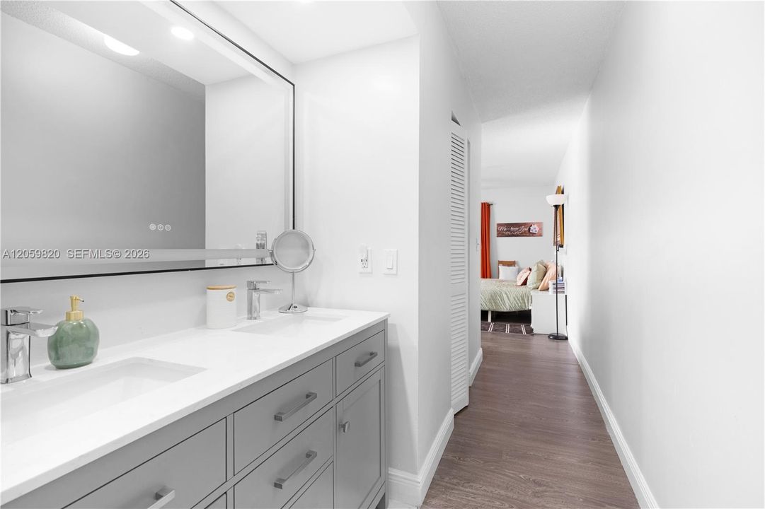 For Sale: $460,000 (2 beds, 2 baths, 1592 Square Feet)