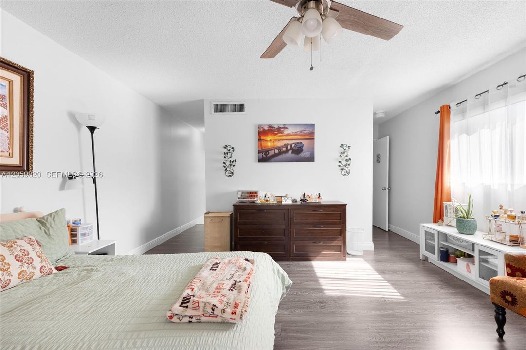 For Sale: $460,000 (2 beds, 2 baths, 1592 Square Feet)