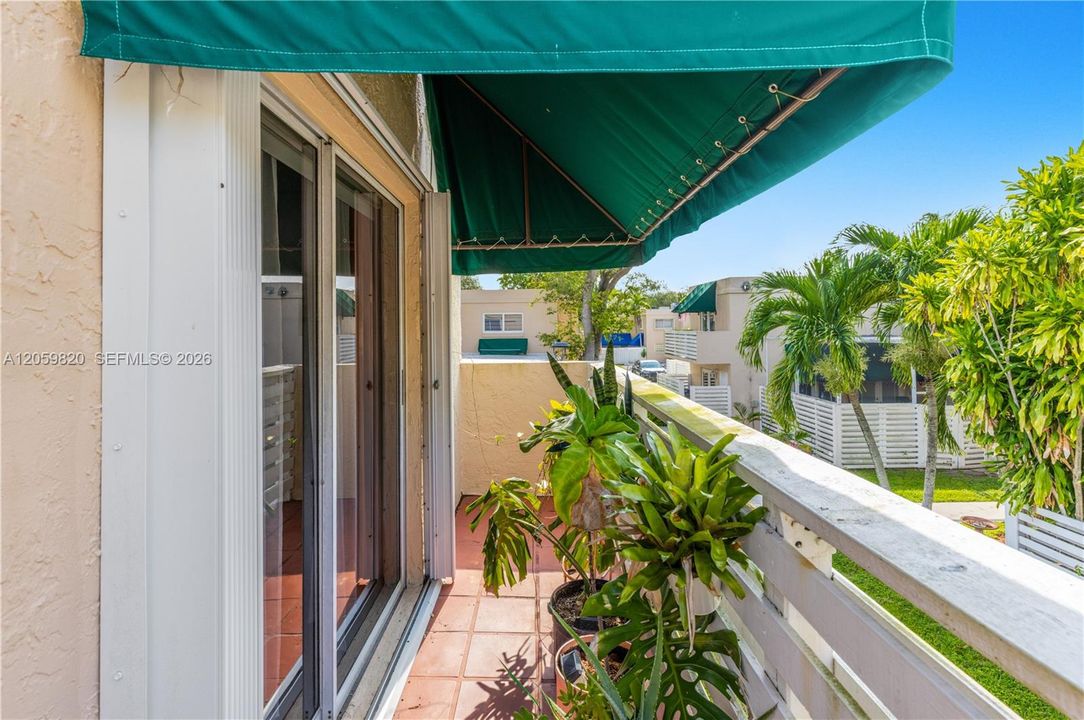 For Sale: $460,000 (2 beds, 2 baths, 1592 Square Feet)