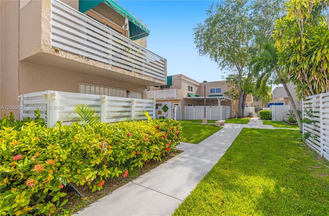 For Sale: $460,000 (2 beds, 2 baths, 1592 Square Feet)