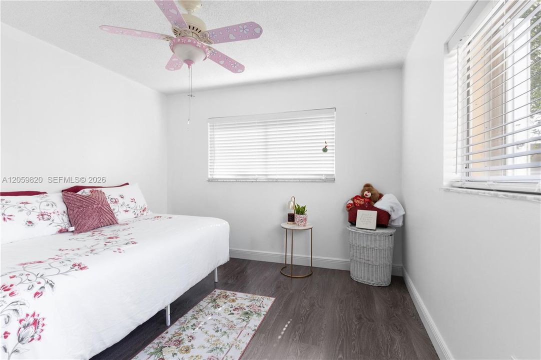 For Sale: $460,000 (2 beds, 2 baths, 1592 Square Feet)