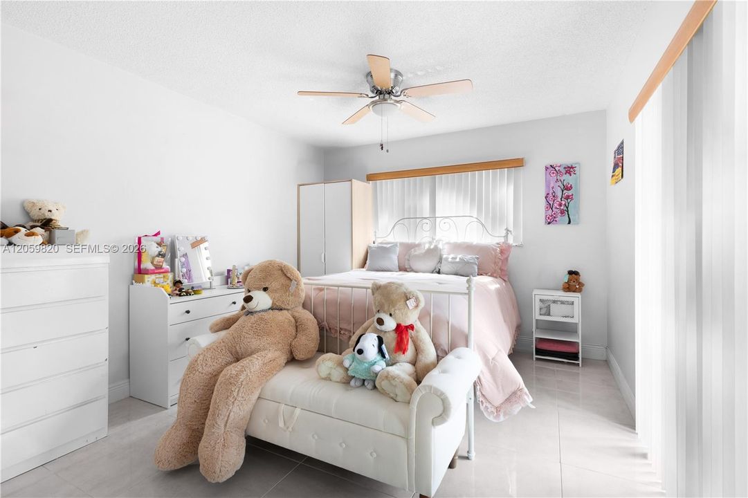 For Sale: $460,000 (2 beds, 2 baths, 1592 Square Feet)