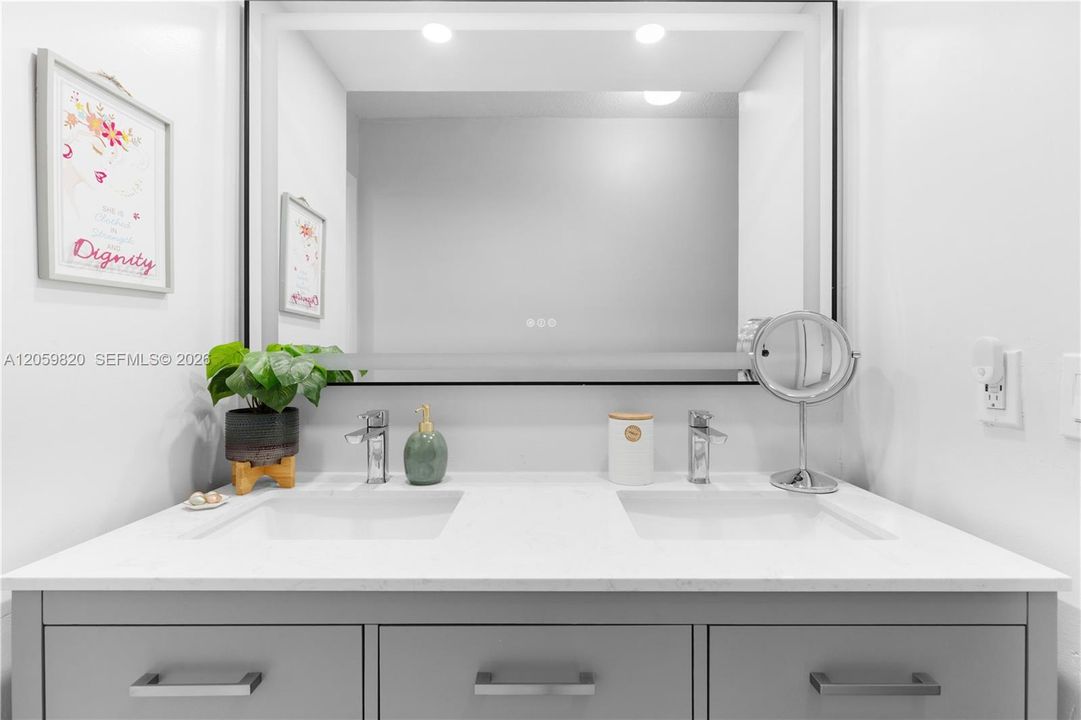 For Sale: $460,000 (2 beds, 2 baths, 1592 Square Feet)
