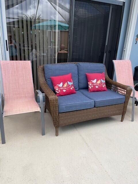 LOVESEAT-INCLUDED