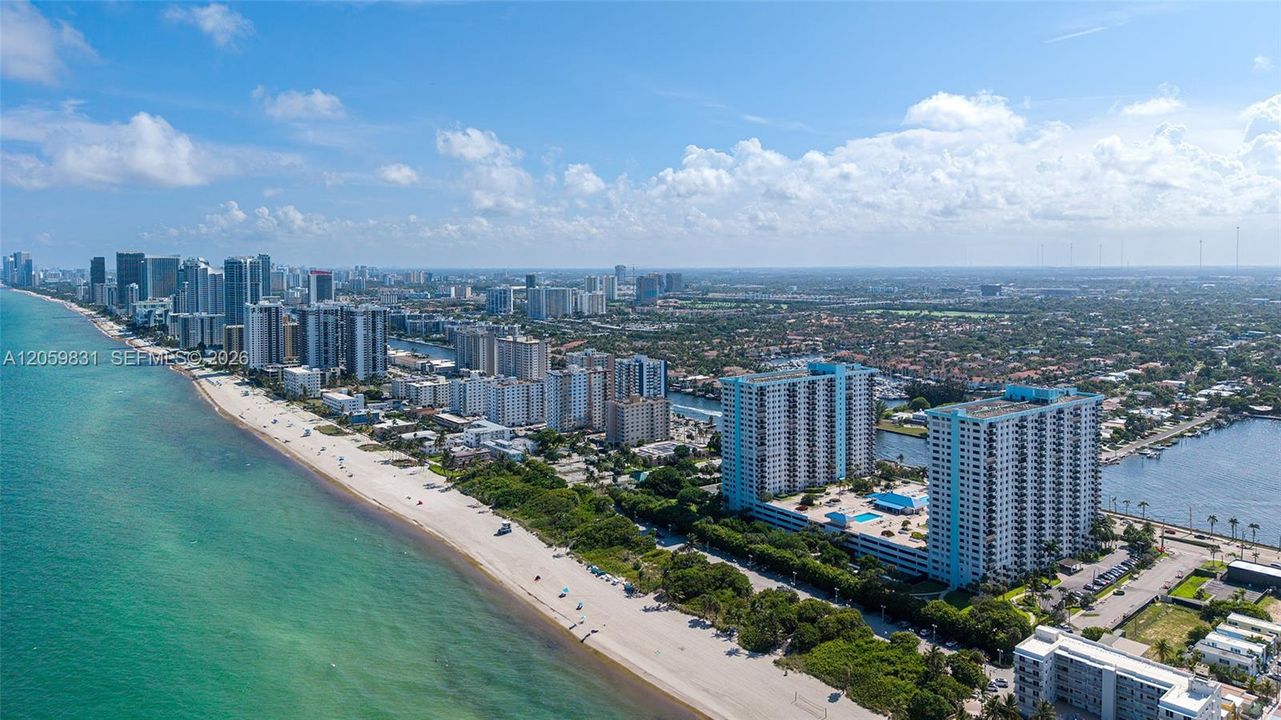 На продажу: $775,000 (2 спален, 2 ванн, 0 Квадратных фут)