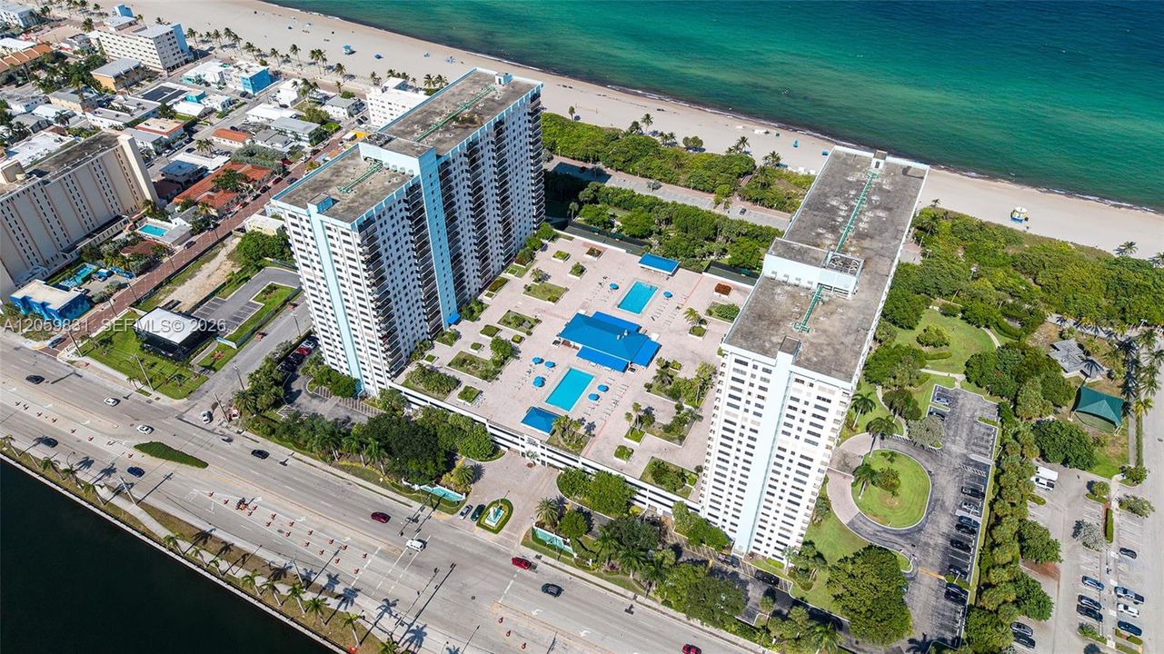 На продажу: $775,000 (2 спален, 2 ванн, 0 Квадратных фут)
