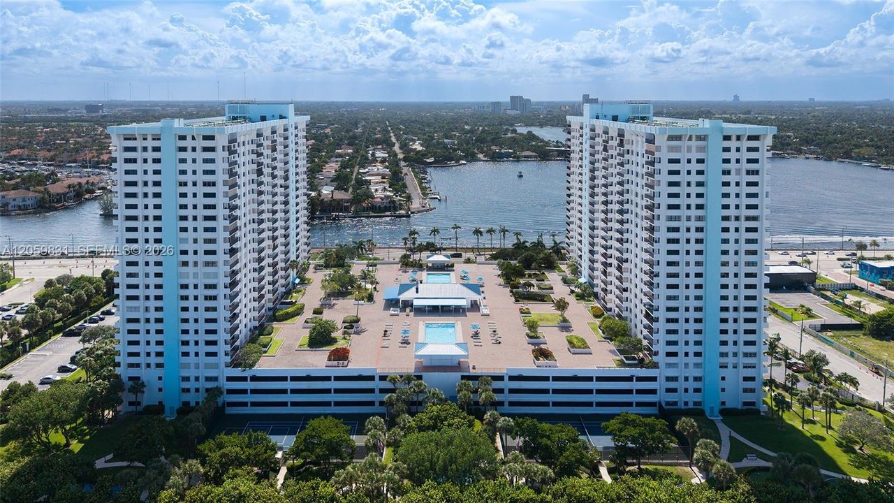 На продажу: $775,000 (2 спален, 2 ванн, 0 Квадратных фут)