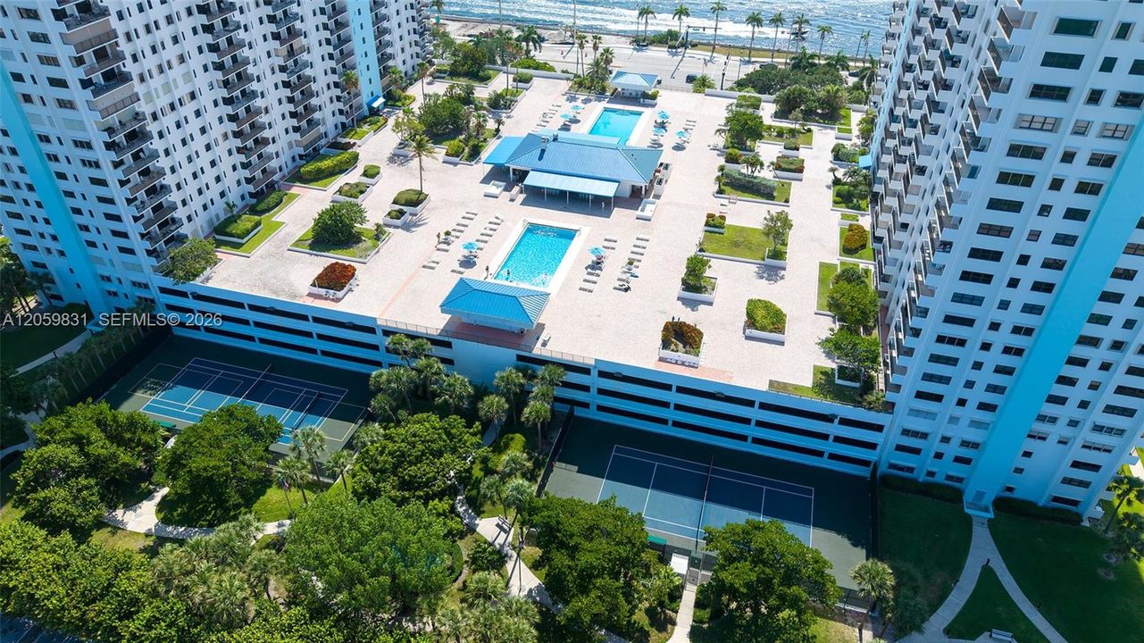 На продажу: $775,000 (2 спален, 2 ванн, 0 Квадратных фут)