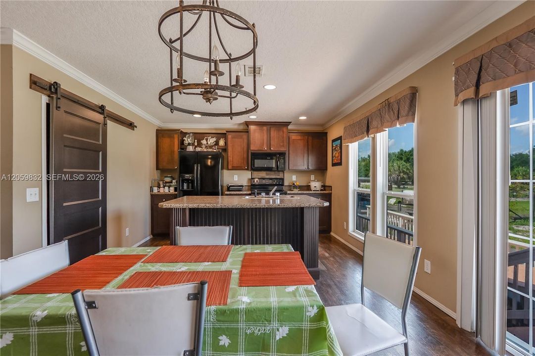 For Sale: $450,000 (3 beds, 2 baths, 1456 Square Feet)