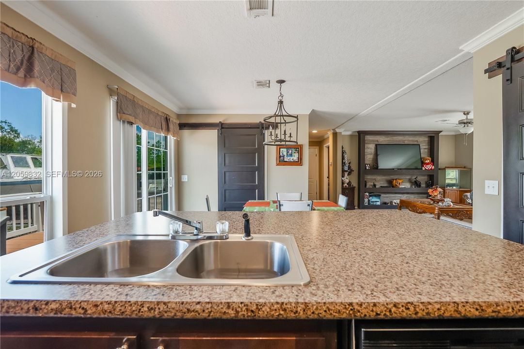 For Sale: $450,000 (3 beds, 2 baths, 1456 Square Feet)