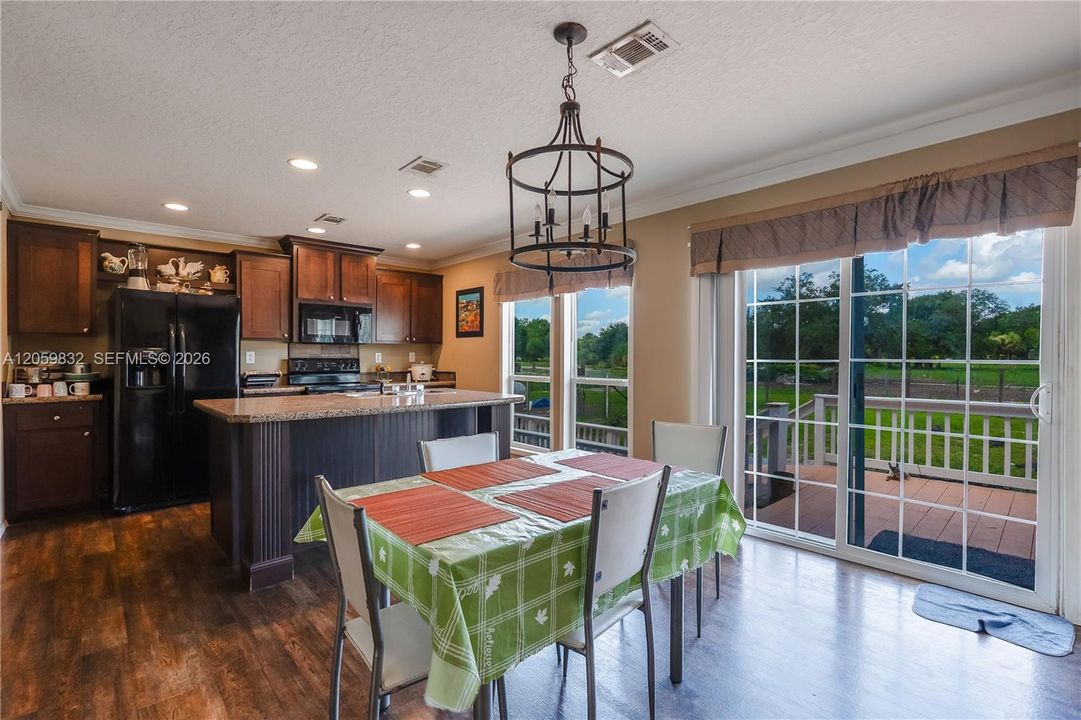 For Sale: $450,000 (3 beds, 2 baths, 1456 Square Feet)