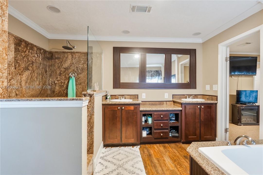 For Sale: $450,000 (3 beds, 2 baths, 1456 Square Feet)