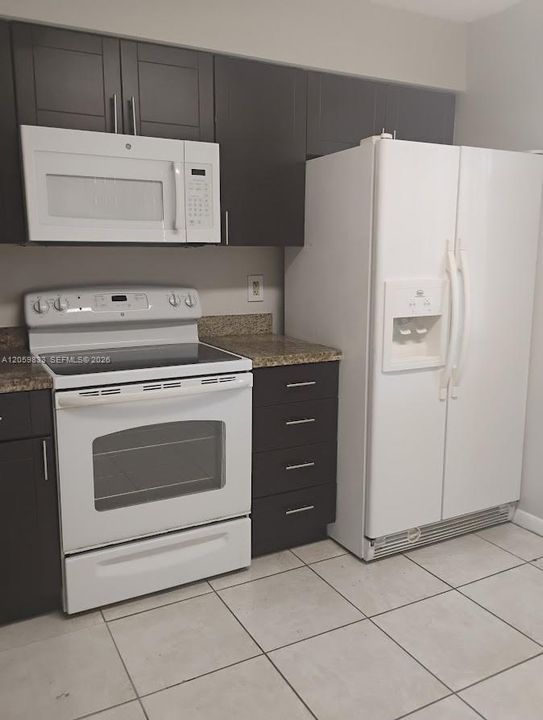 В аренду: $2,300 (2 спален, 2 ванн, 1097 Квадратных фут)