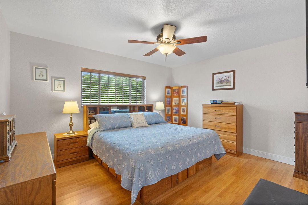 25-web-or-mls-10520 NW 43rd Ct, Coral Sp