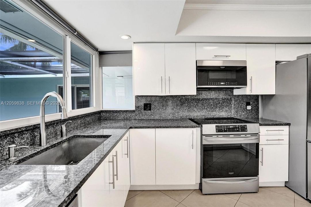 На продажу: $677,999 (3 спален, 2 ванн, 1542 Квадратных фут)
