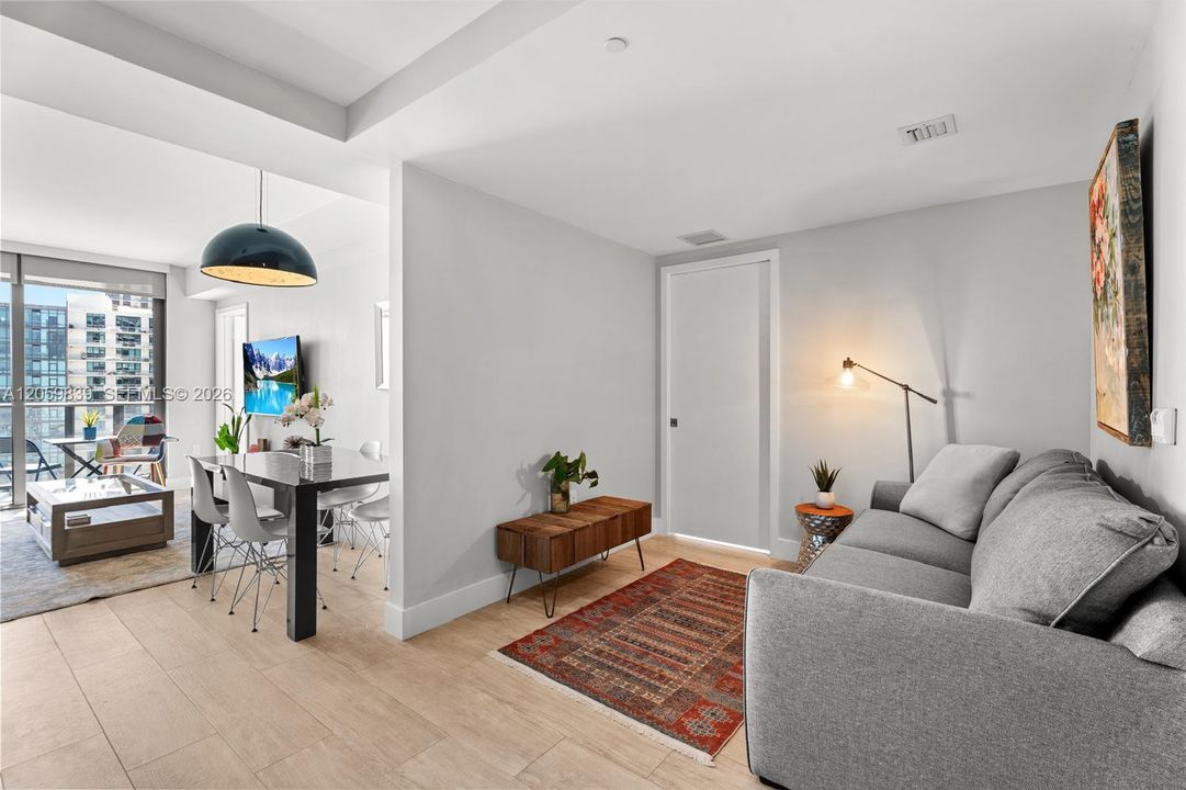 For Rent: $4,500 (1 beds, 1 baths, 673 Square Feet)