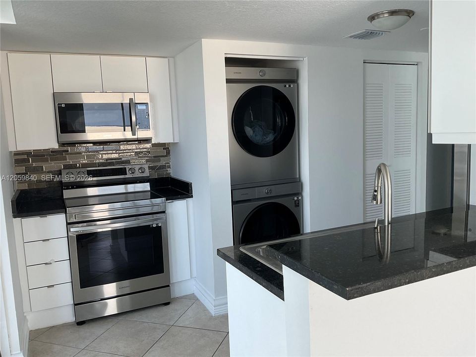 В аренду: $3,900 (1 спален, 1 ванн, 1109 Квадратных фут)