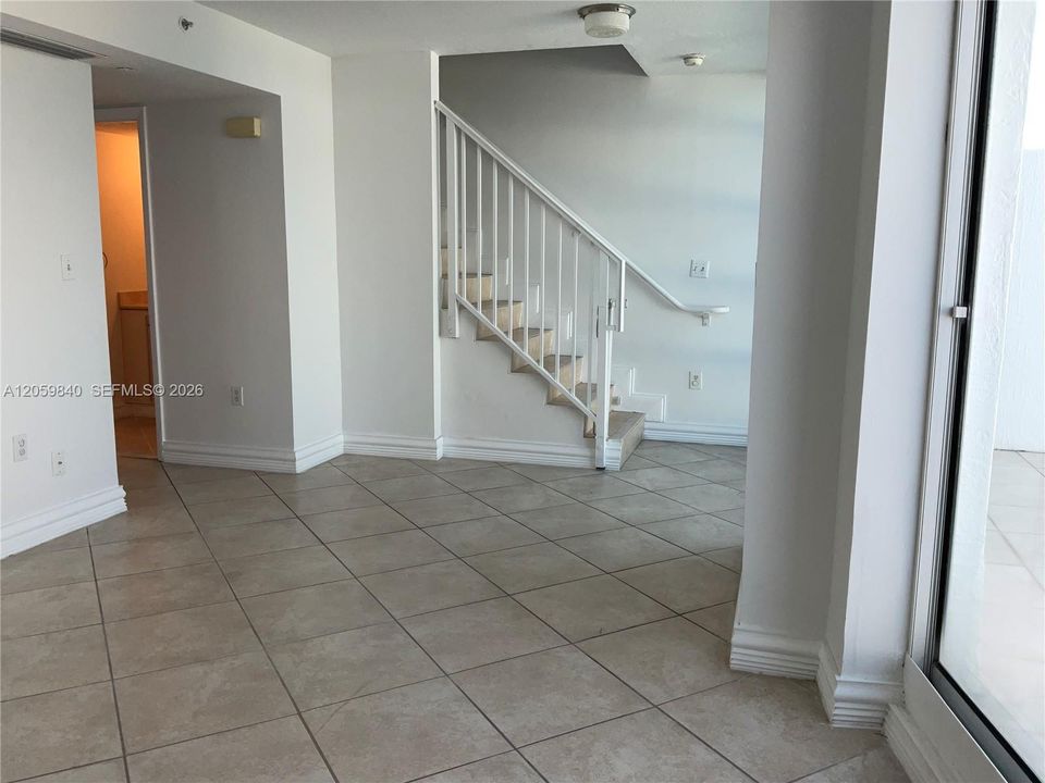 В аренду: $3,900 (1 спален, 1 ванн, 1109 Квадратных фут)