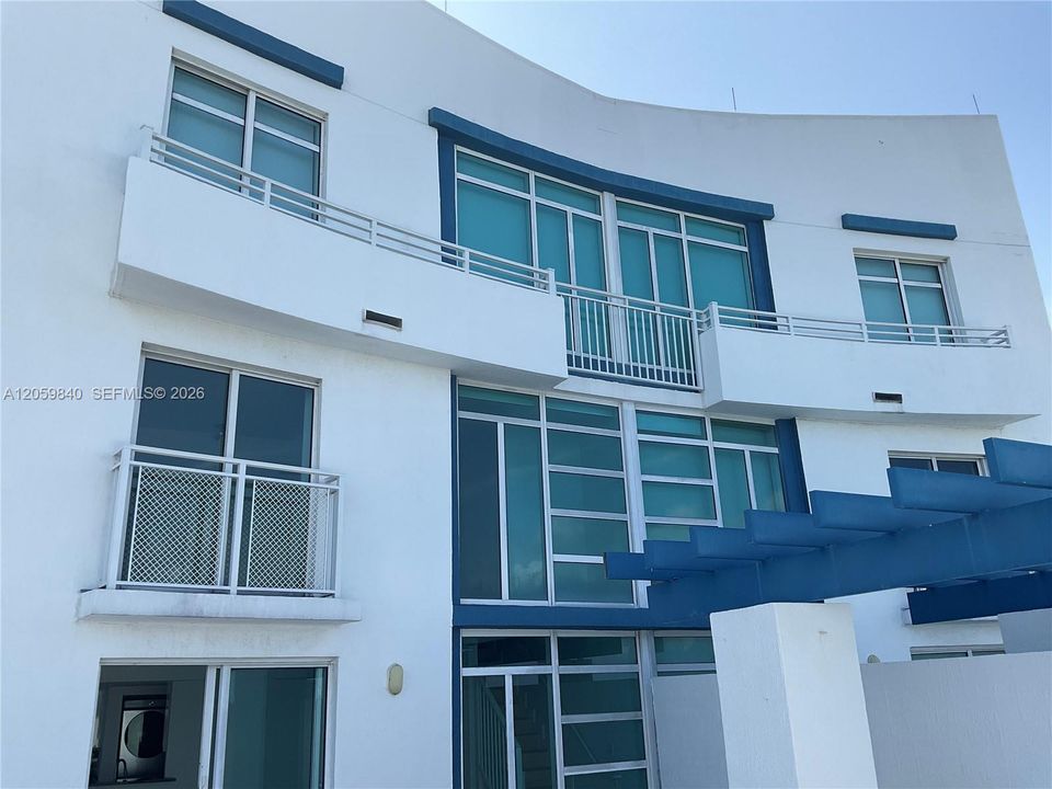 В аренду: $3,900 (1 спален, 1 ванн, 1109 Квадратных фут)