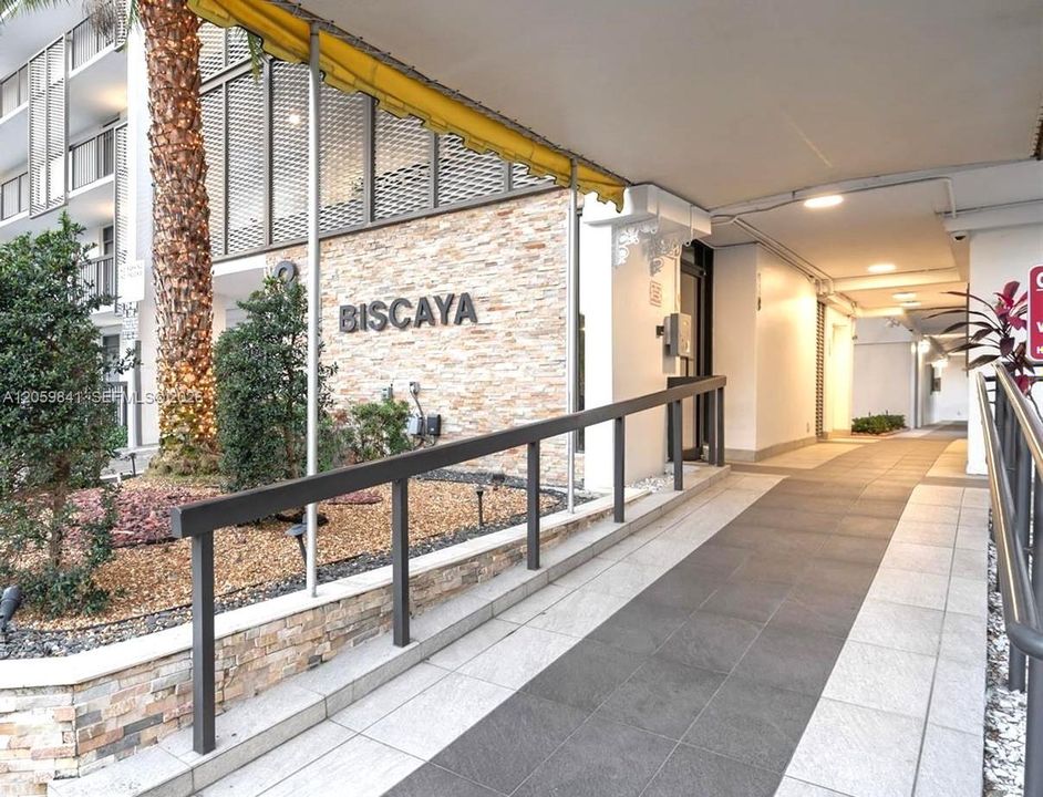 For Sale: $135,000 (1 beds, 1 baths, 741 Square Feet)
