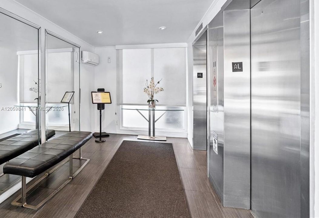 For Sale: $135,000 (1 beds, 1 baths, 741 Square Feet)
