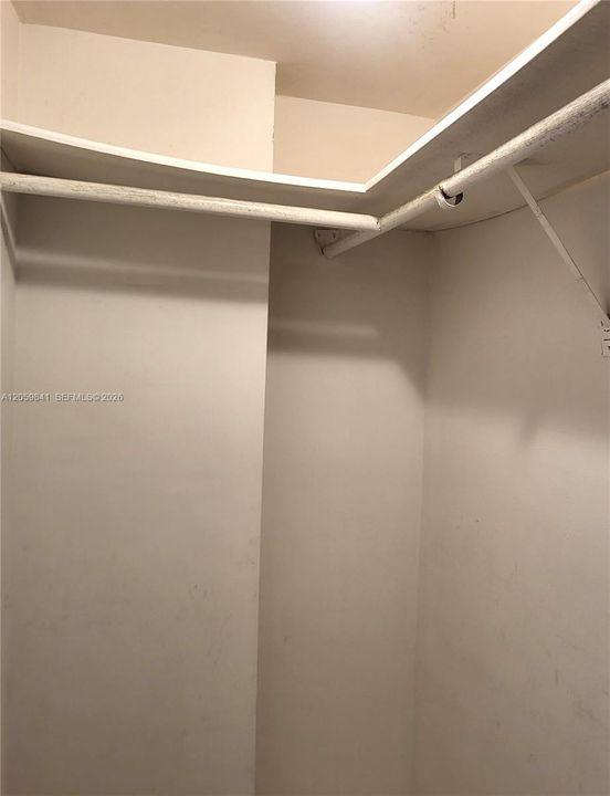 For Sale: $135,000 (1 beds, 1 baths, 741 Square Feet)