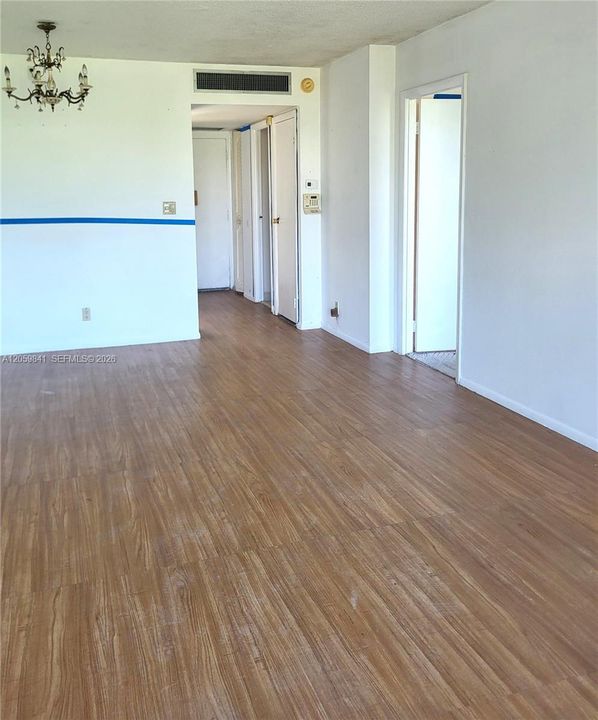 For Sale: $135,000 (1 beds, 1 baths, 741 Square Feet)