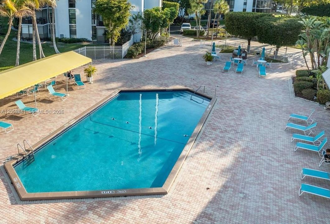 For Sale: $135,000 (1 beds, 1 baths, 741 Square Feet)
