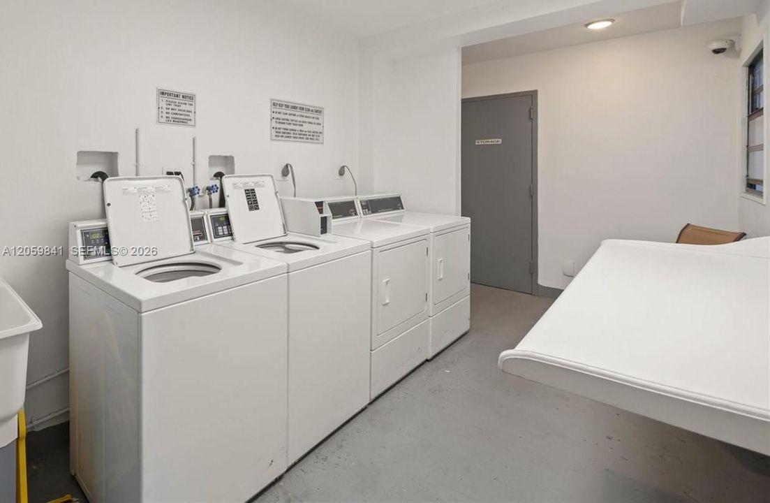 For Sale: $135,000 (1 beds, 1 baths, 741 Square Feet)
