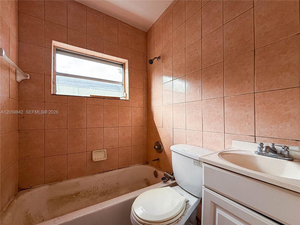 En Venta: $299,900 (3 camas, 2 baños, 1242 Pies cuadrados)