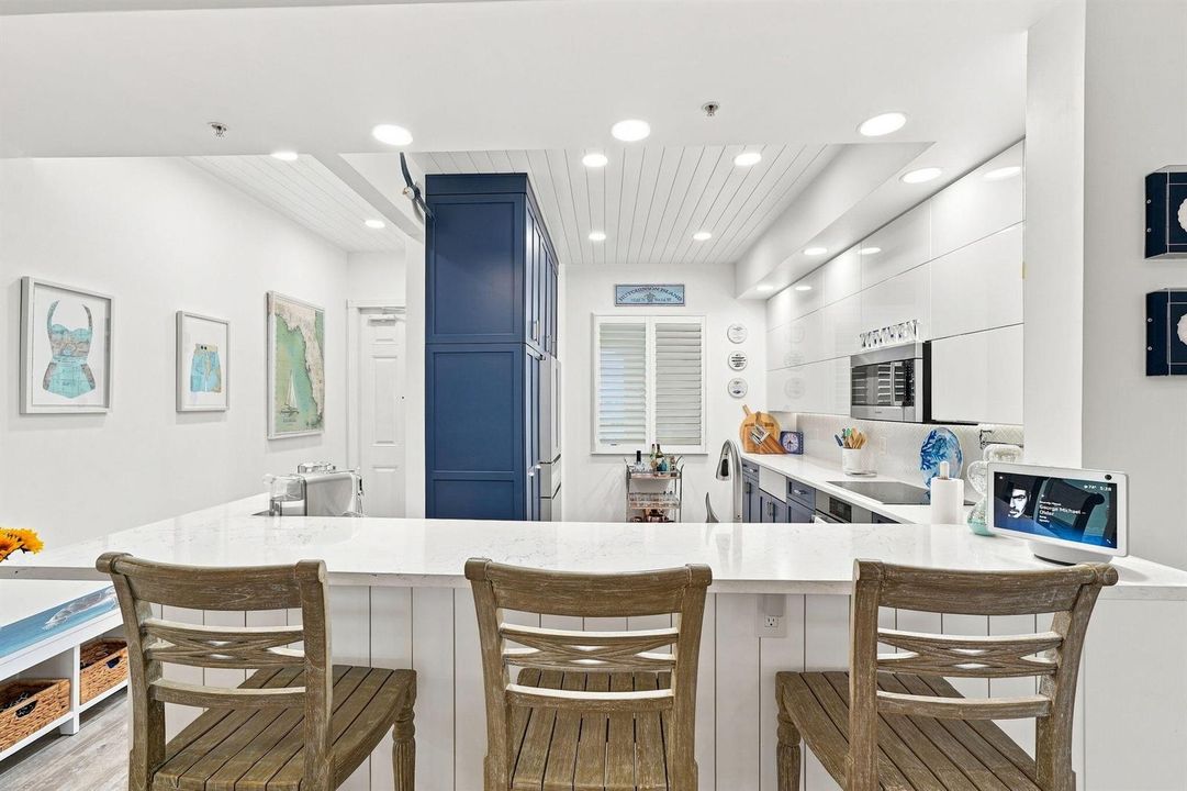 Kitchen Breakfast Bar