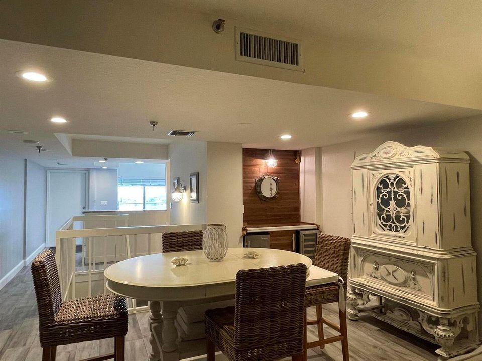 dining area facing kitchen