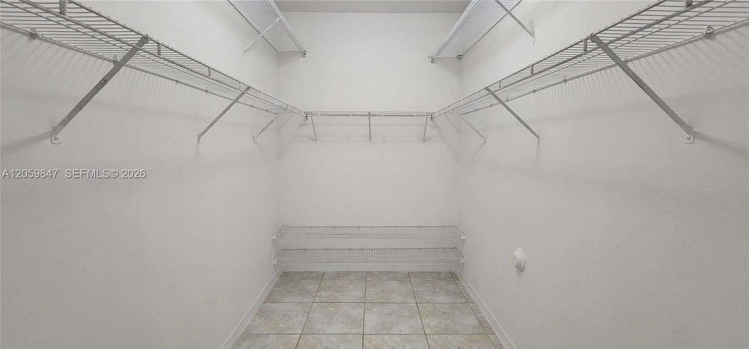В аренду: $4,000 (4 спален, 3 ванн, 1839 Квадратных фут)