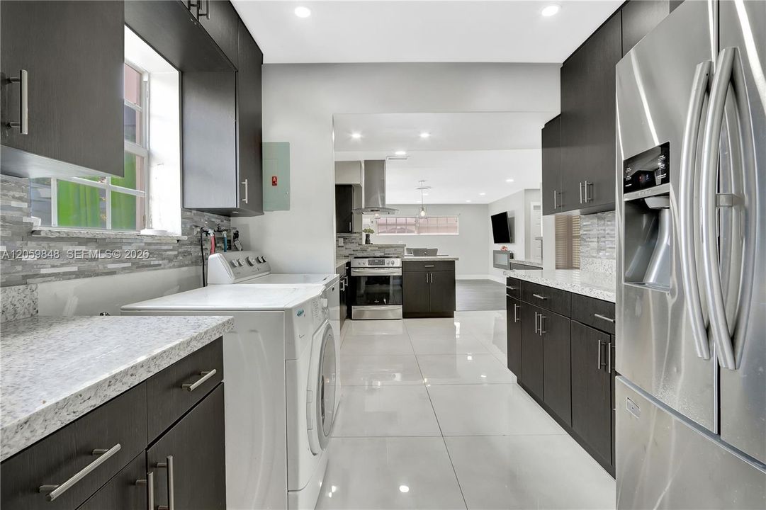 На продажу: $445,000 (3 спален, 2 ванн, 1213 Квадратных фут)