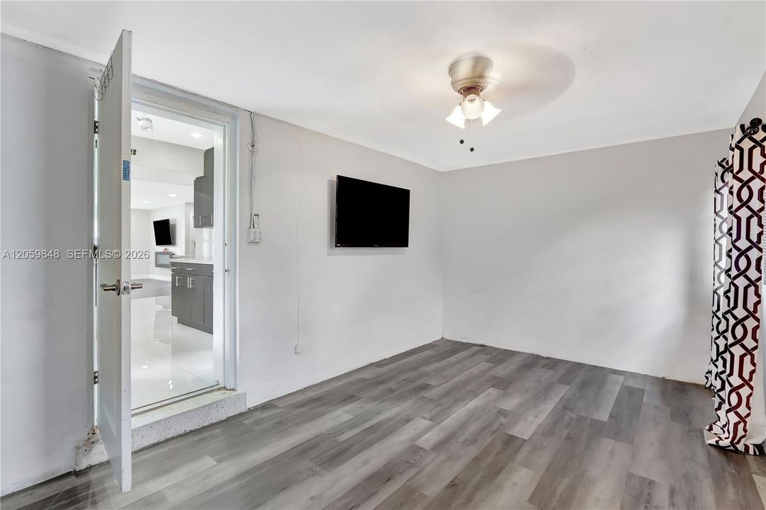 На продажу: $445,000 (3 спален, 2 ванн, 1213 Квадратных фут)