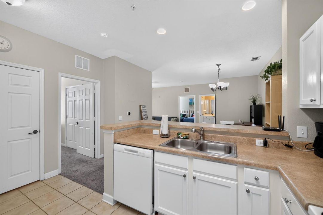 12_3177_Feltrim_Pl_apt_104-Kitchen-0019