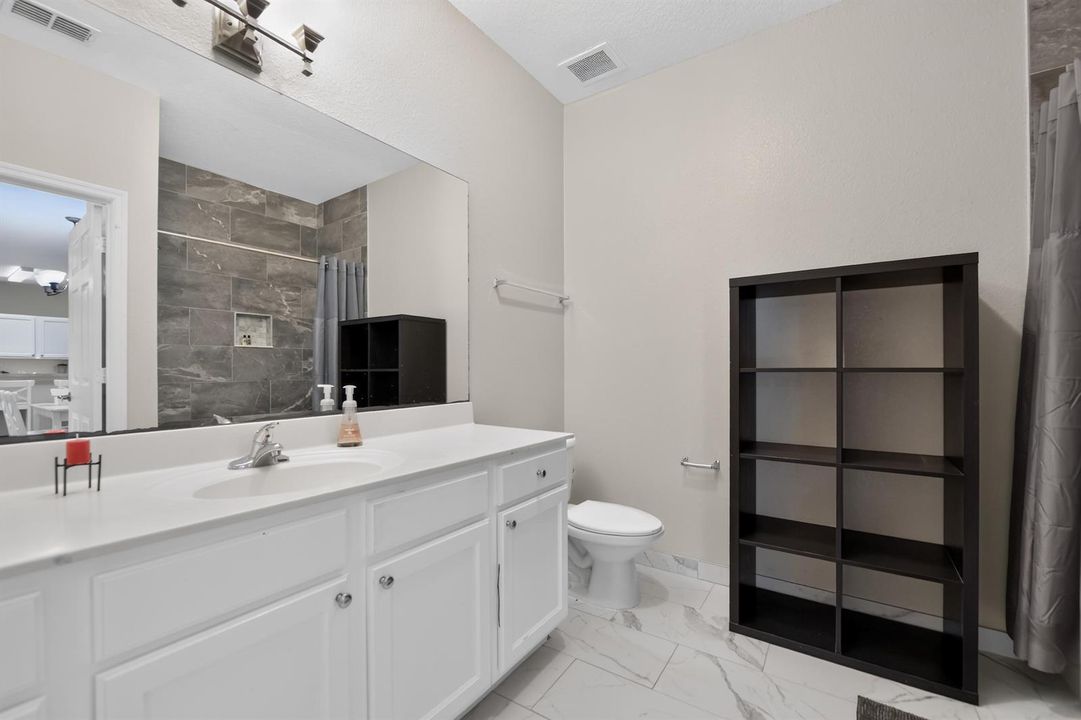 18_3177_Feltrim_Pl_apt_104-Bathroom-0043