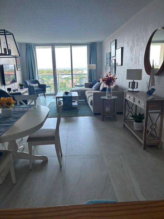 For Rent: $3,190 (2 beds, 2 baths, 1549 Square Feet)