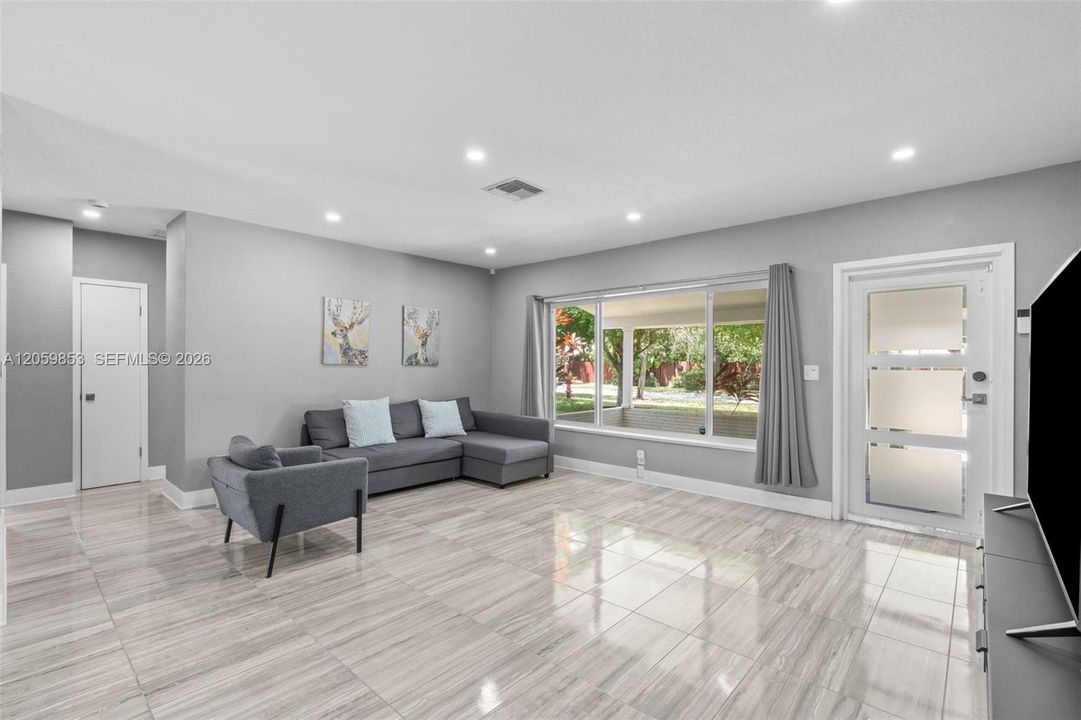 En Venta: $839,000 (2 camas, 2 baños, 1526 Pies cuadrados)