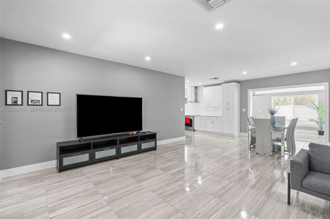 En Venta: $839,000 (2 camas, 2 baños, 1526 Pies cuadrados)