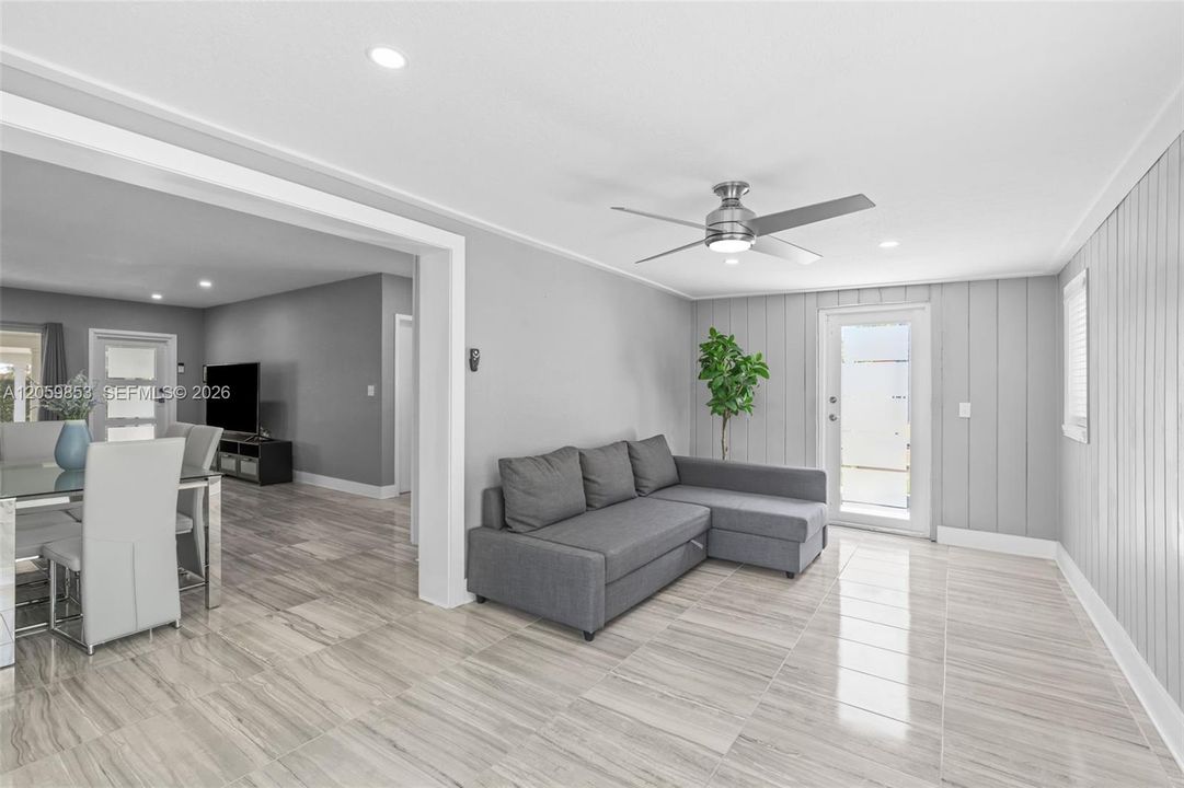 En Venta: $839,000 (2 camas, 2 baños, 1526 Pies cuadrados)