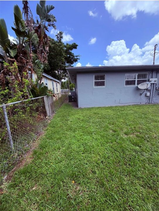 For Rent: $2,300 (2 beds, 1 baths, 1320 Square Feet)
