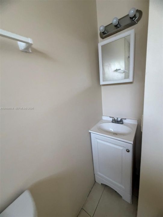 For Rent: $2,300 (2 beds, 1 baths, 1320 Square Feet)