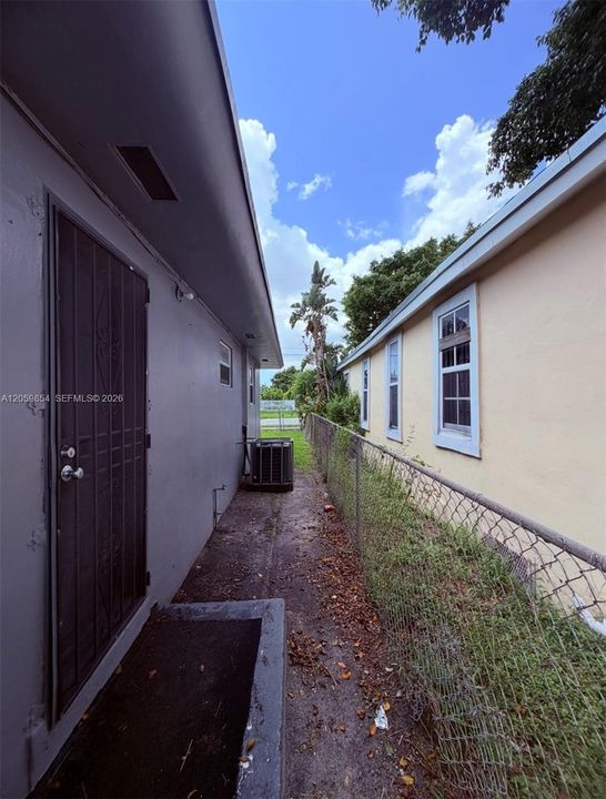 For Rent: $2,300 (2 beds, 1 baths, 1320 Square Feet)