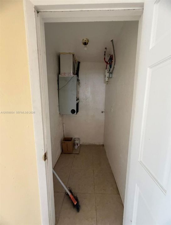 For Rent: $2,300 (2 beds, 1 baths, 1320 Square Feet)