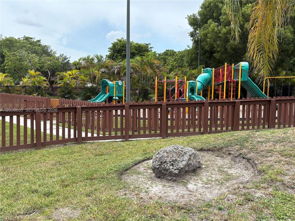 Children' s playground