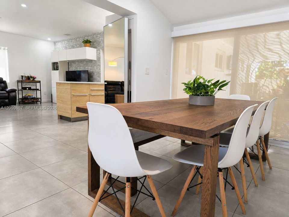 В аренду: $5,000 (3 спален, 1 ванн, 1316 Квадратных фут)