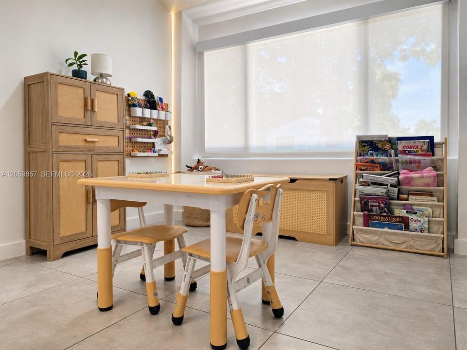 В аренду: $5,000 (3 спален, 1 ванн, 1316 Квадратных фут)
