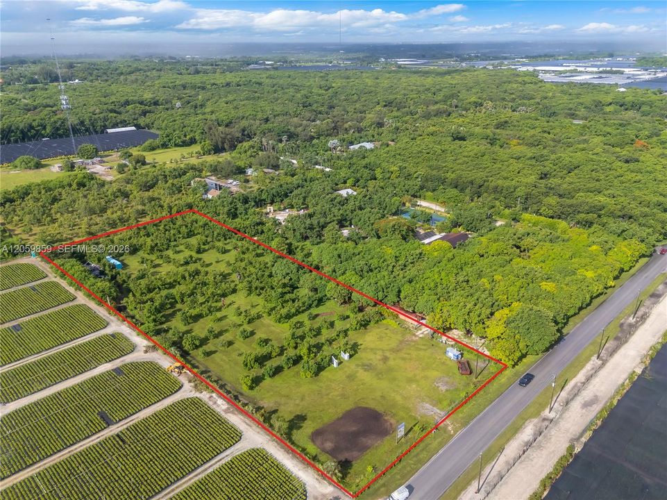 На продажу: $1,800,000 (5.00 acres)